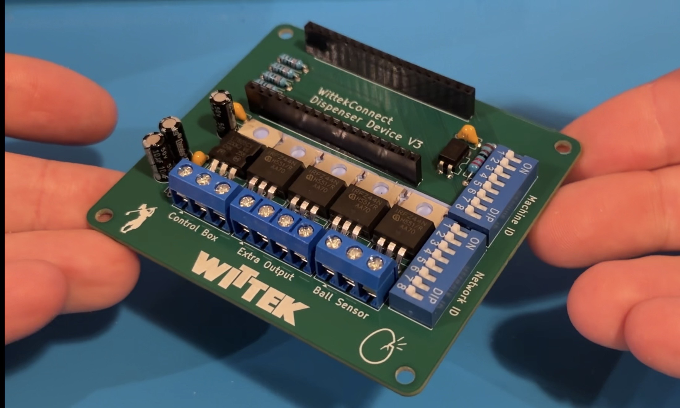 LoRa mesh network machine controller device in enclosure